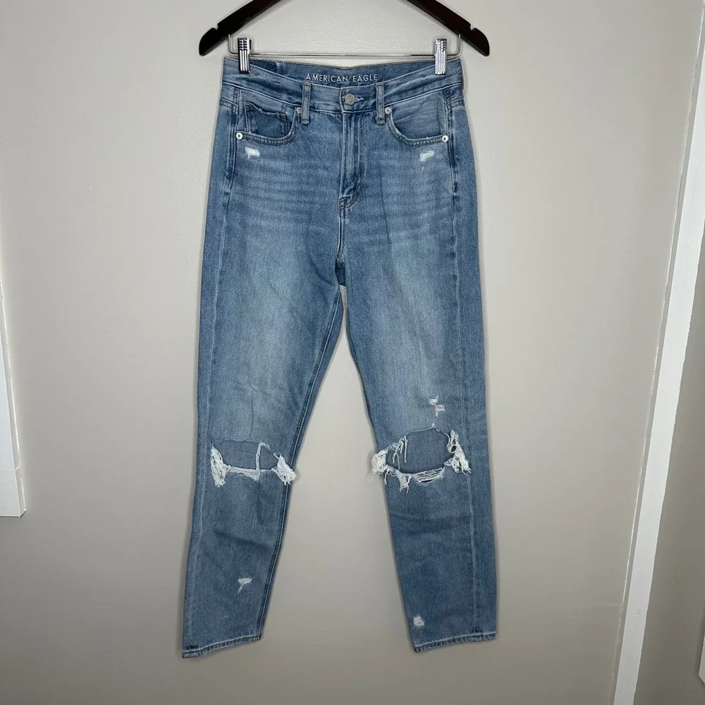 American Eagle‎ Outfitters Women's Mom Jeans Distressed Light Wash Size 4 Long